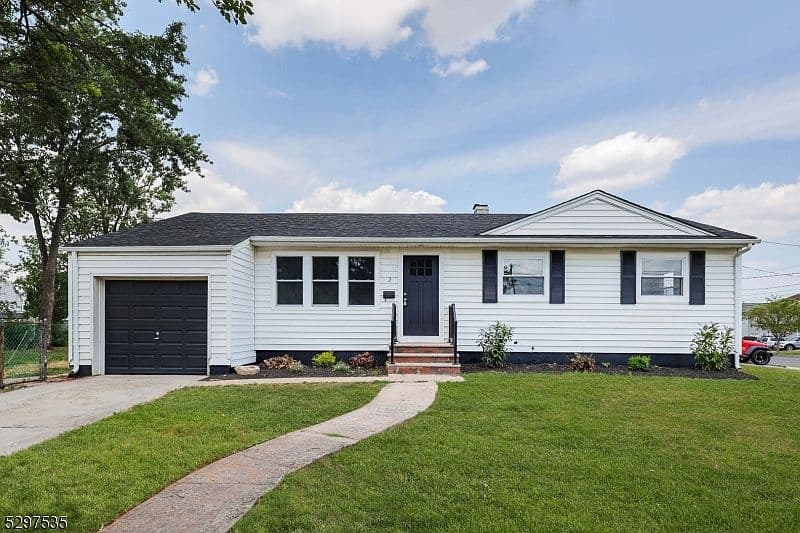 Home built by Daunno Development at 2 WEDGEWOOD DR