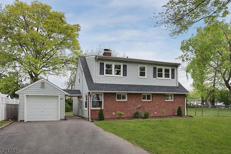 Home built by Daunno Development at 907 RICHARD BLVD