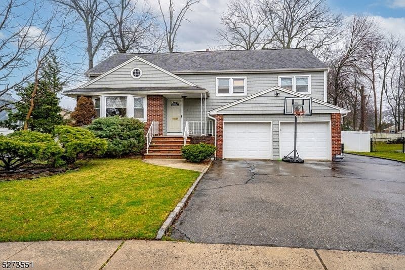 Home built by Elite Properties at 18 JANET LN