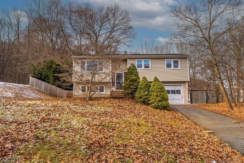 Home built by Elite Properties at 10 PADEREWSKI RD