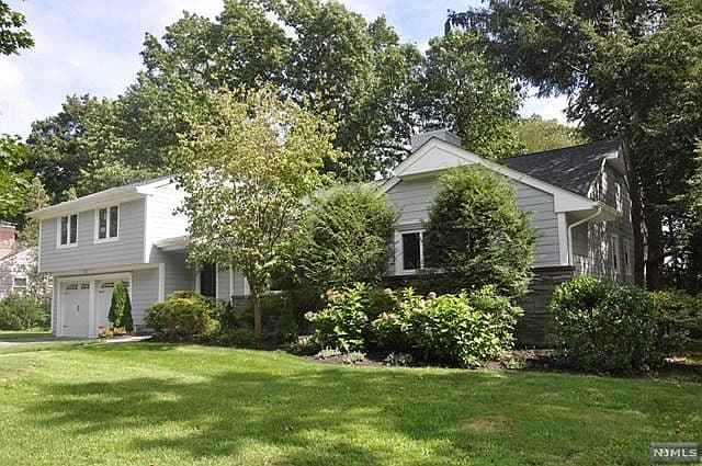 Home built by Leonard Developers & Son at 37 BUCKINGHAM PL