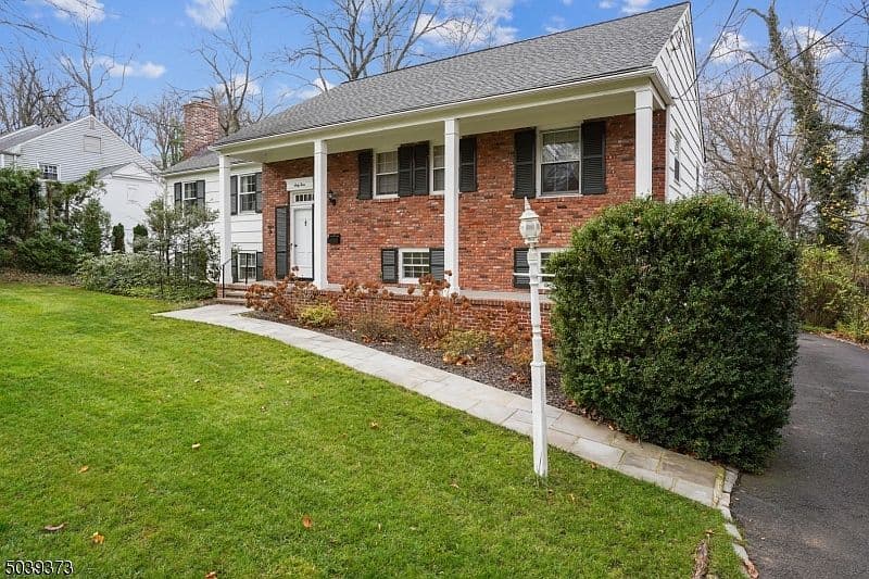 Home built by Menza & Beissel Homes at 63 TANGLEWOOD DR