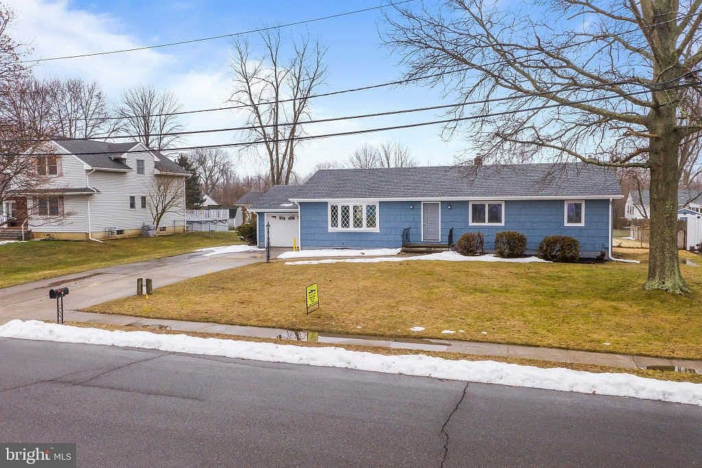 Home built by Premium Houses NJ at 7 MAKEFIELD CIR S