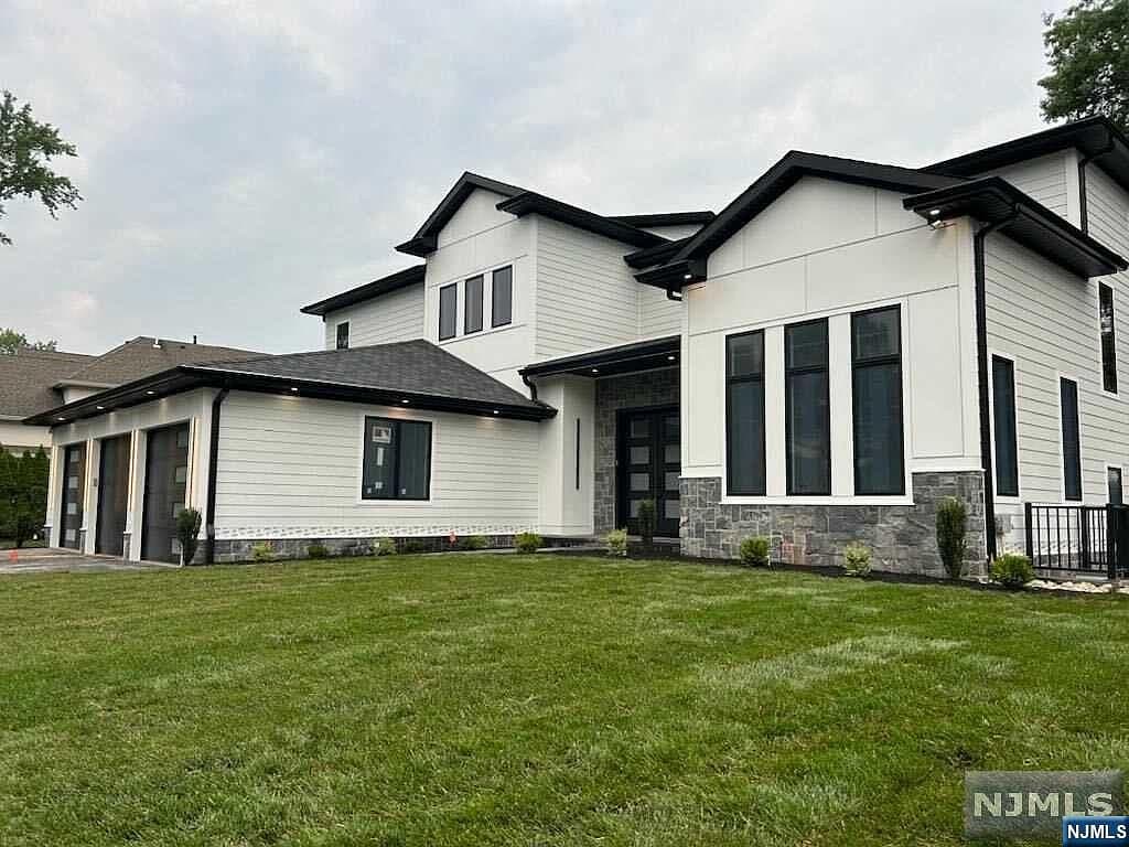 Home built by Lumaj Homes at 11 OAK AVE