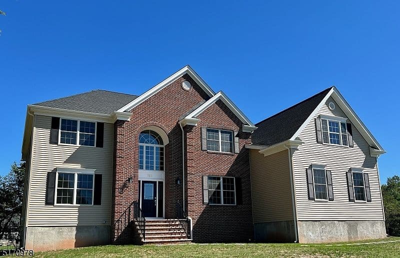 Home built by Country Classics at 782 EISENHOWER AVE